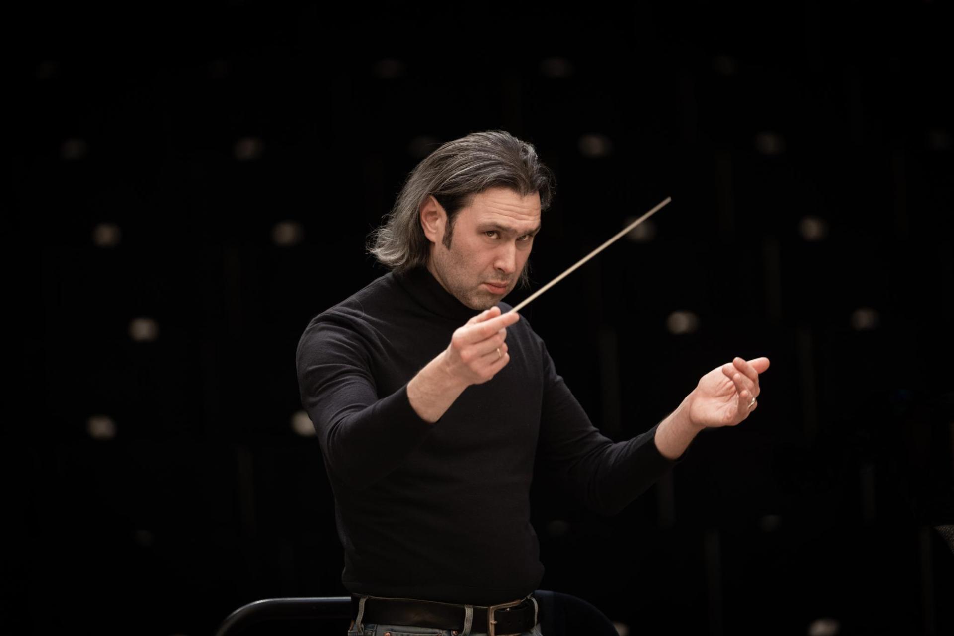 Vladimir Jurowski beim Dirigieren